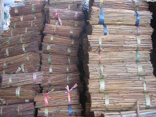 Natural bamboo pole stick or dyed color 
